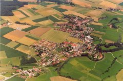 Luftbildaufnahme der Ortschaften Aham und Loizenkirchen