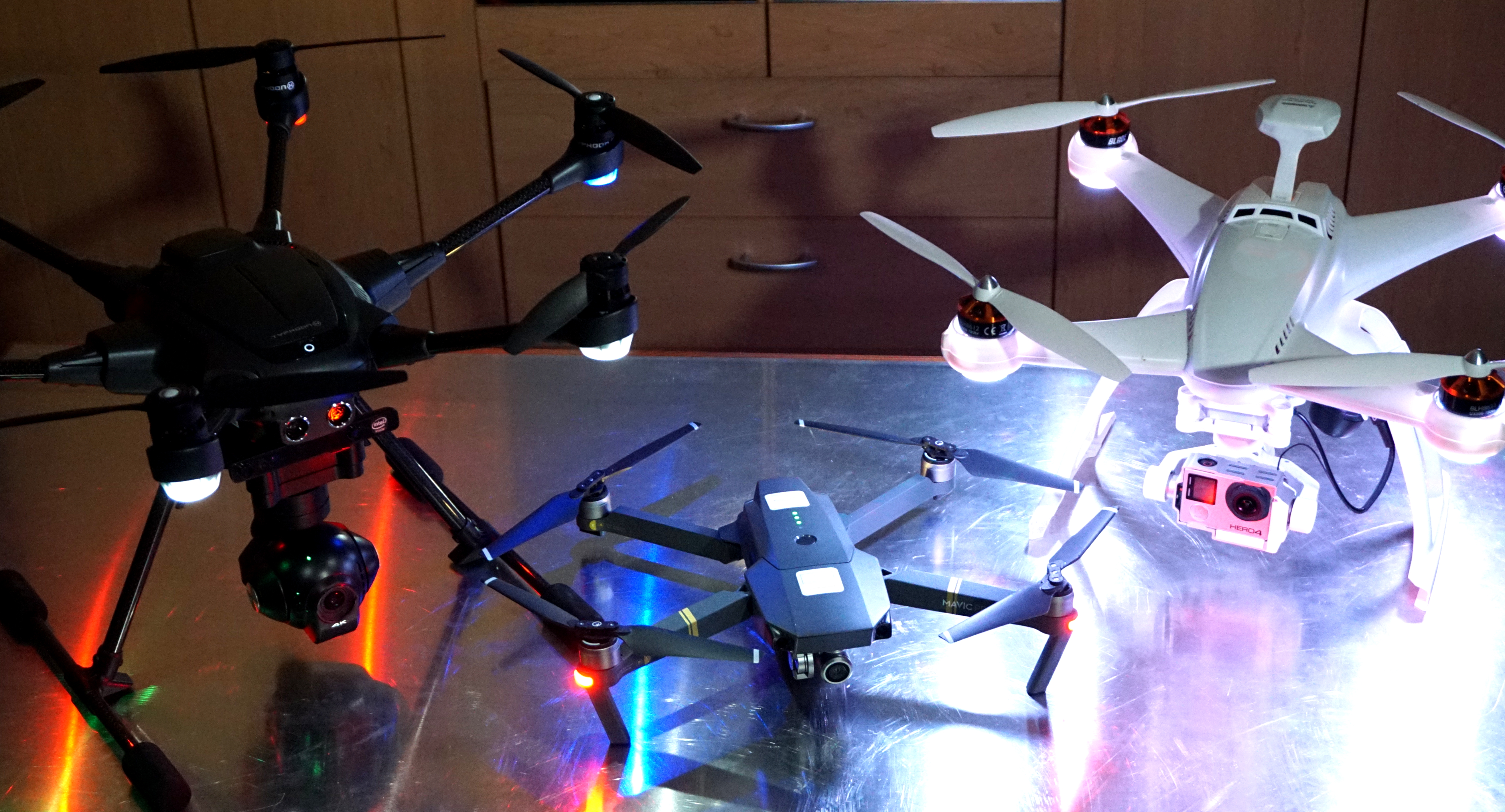 Unbemannte Fluggeräte  -  Drohnen