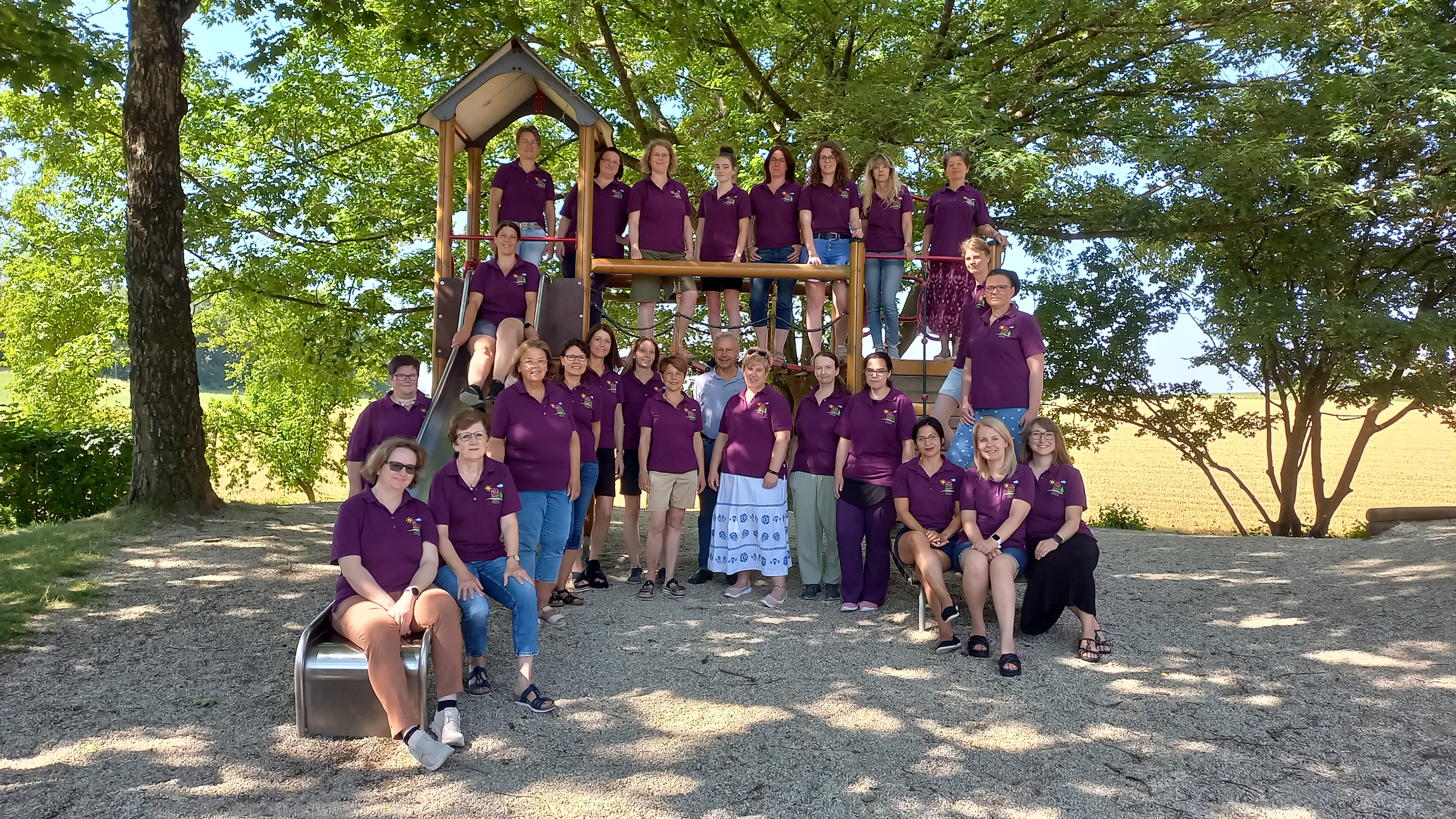1 - gesamtes KiTa-Team (nicht auf dem Bild  Martina Deinböck)